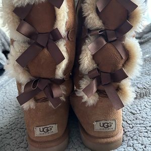Ugg Bailey Bow Back-Chestnut- Tall / Size 9